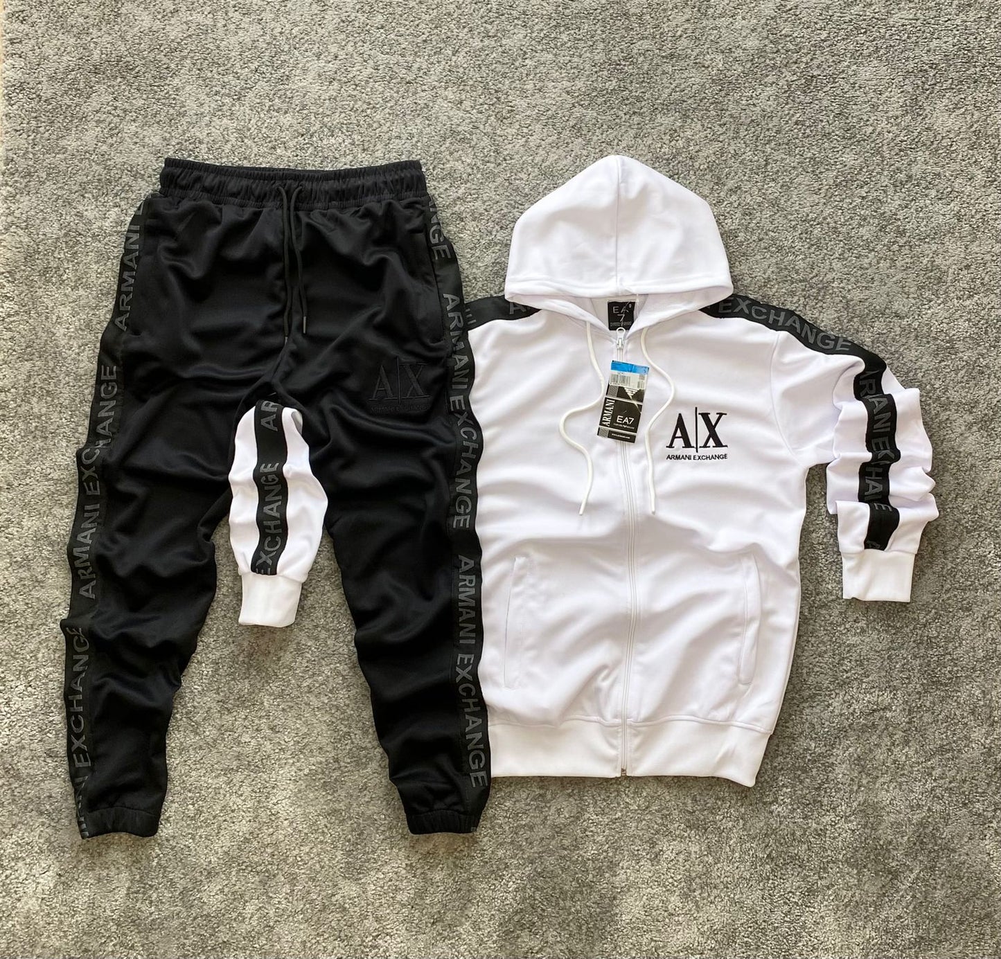 Chandal Emporio Armani EA7 Blanco-Negro 2025
