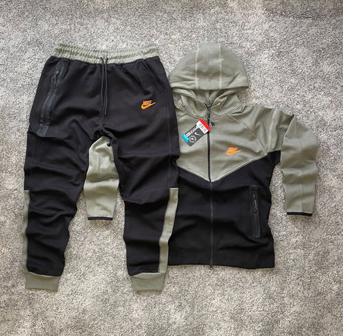 Chandal Largo Nike Tech 2025