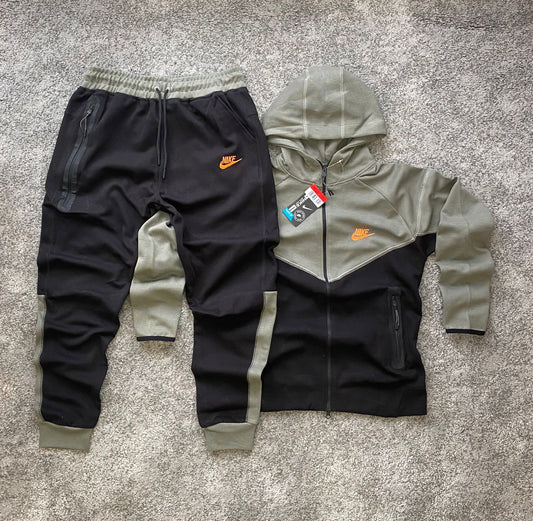 Chandal Largo Nike Tech 2025