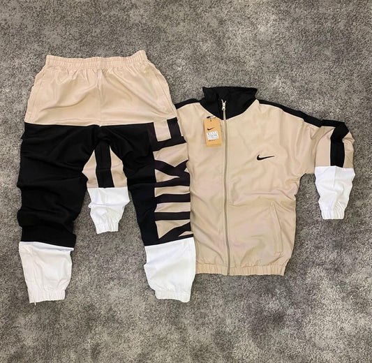 Chandal Nike Beige-Negro 2025