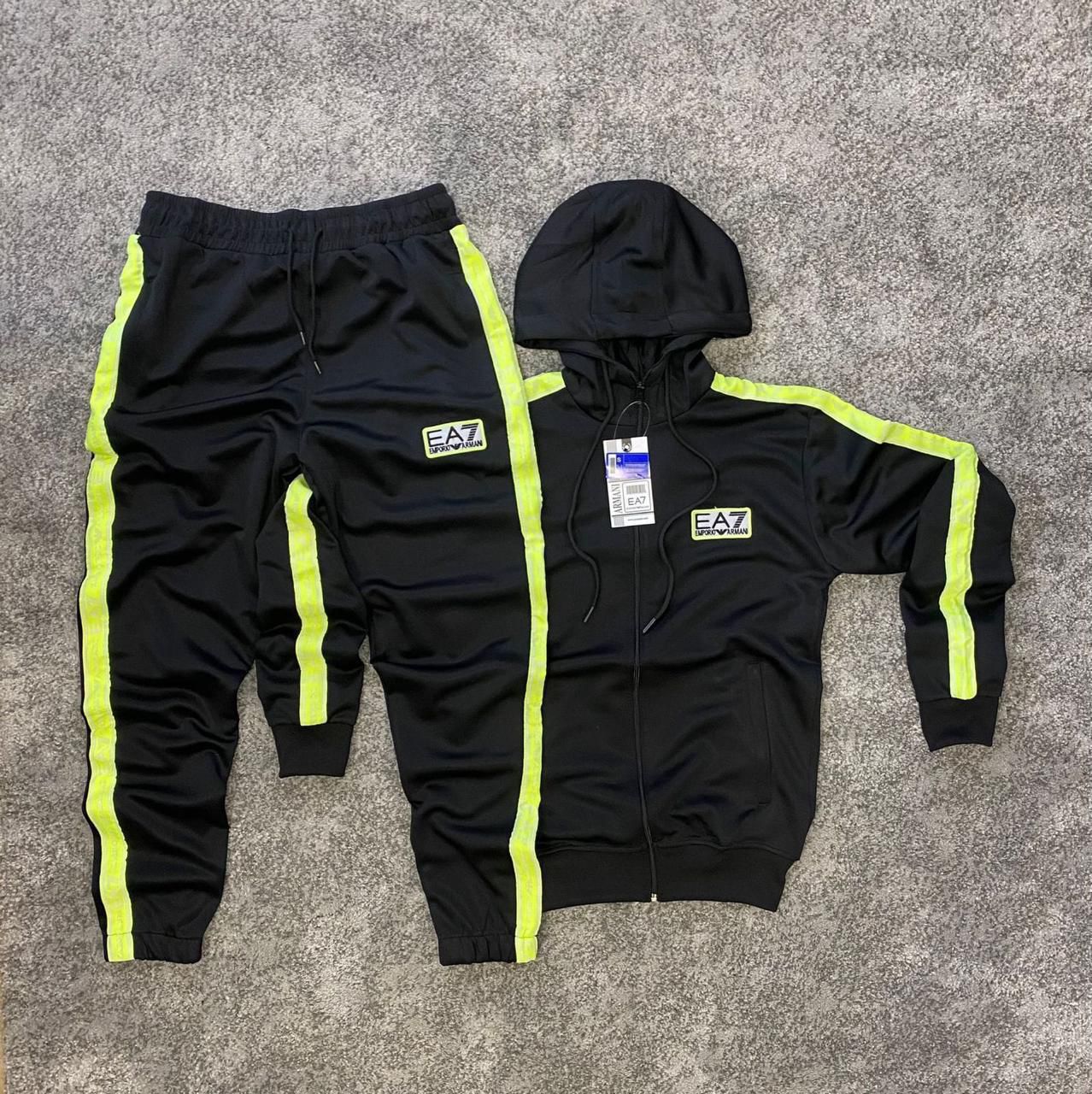 Chandal Emporio Armani EA7 Negro- Amarillo 2025