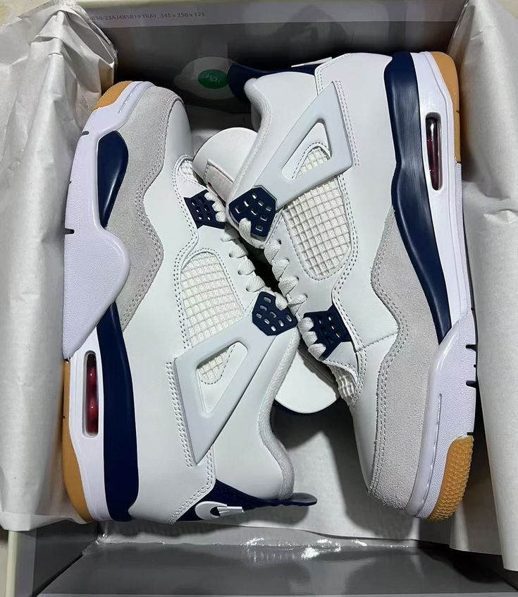 Jordan Retro 4 SB "Navy"