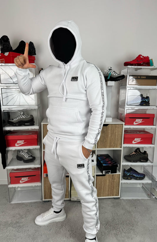 Chandal Armani EA7 All White