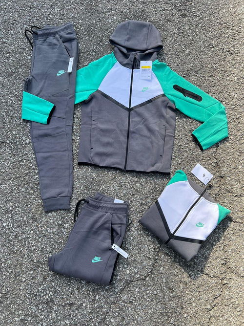 Nike Tech Fleece 2025 / 2026