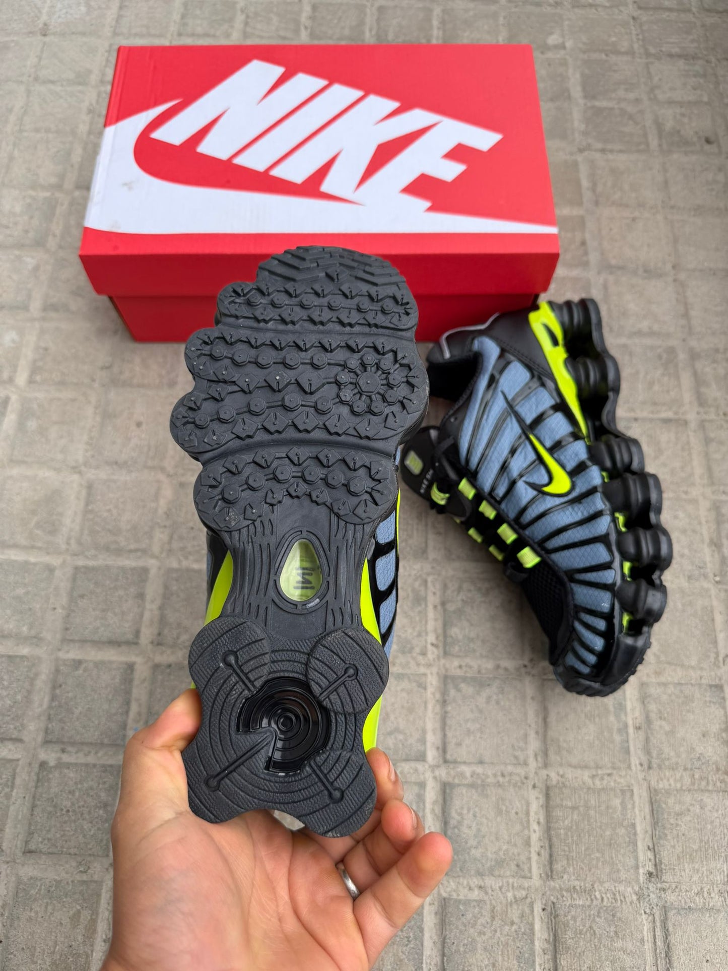 Nike Shox TL Negro Volt Gris