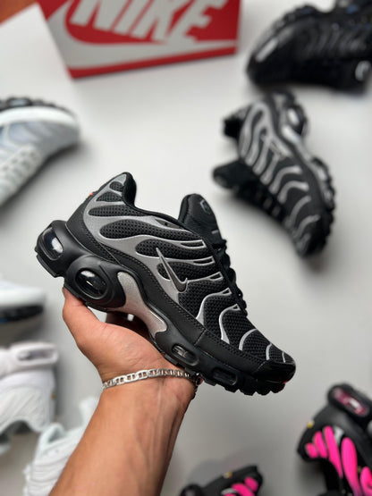 Nike Air Max Plus TN – Negro/Gris