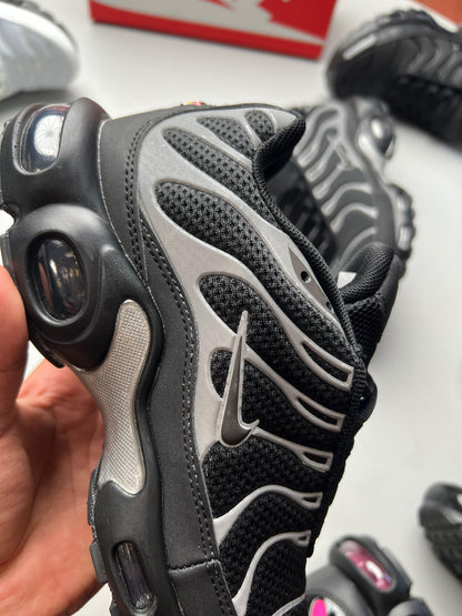 Nike Air Max Plus TN – Negro/Gris