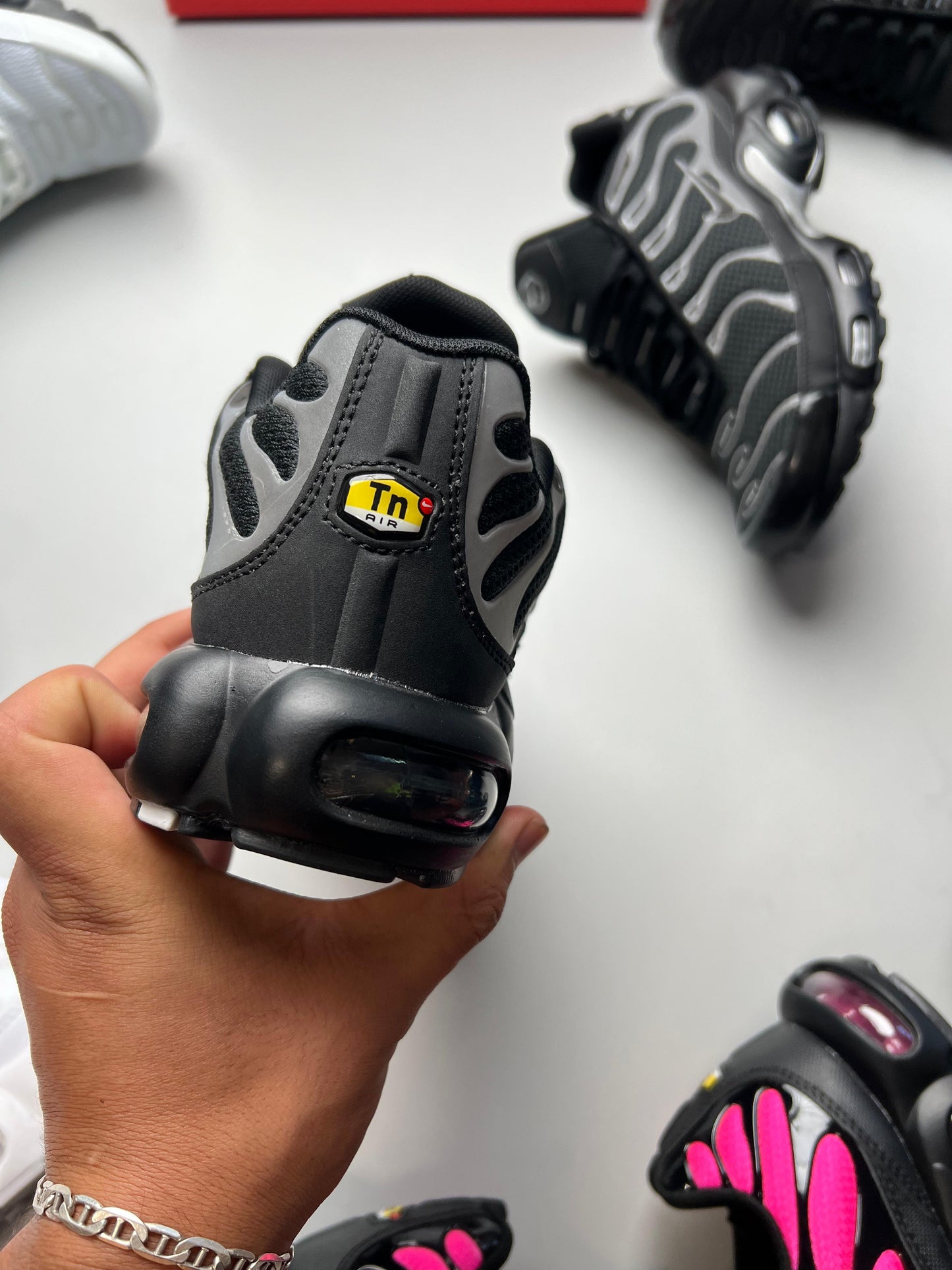 Nike Air Max Plus TN – Negro/Gris