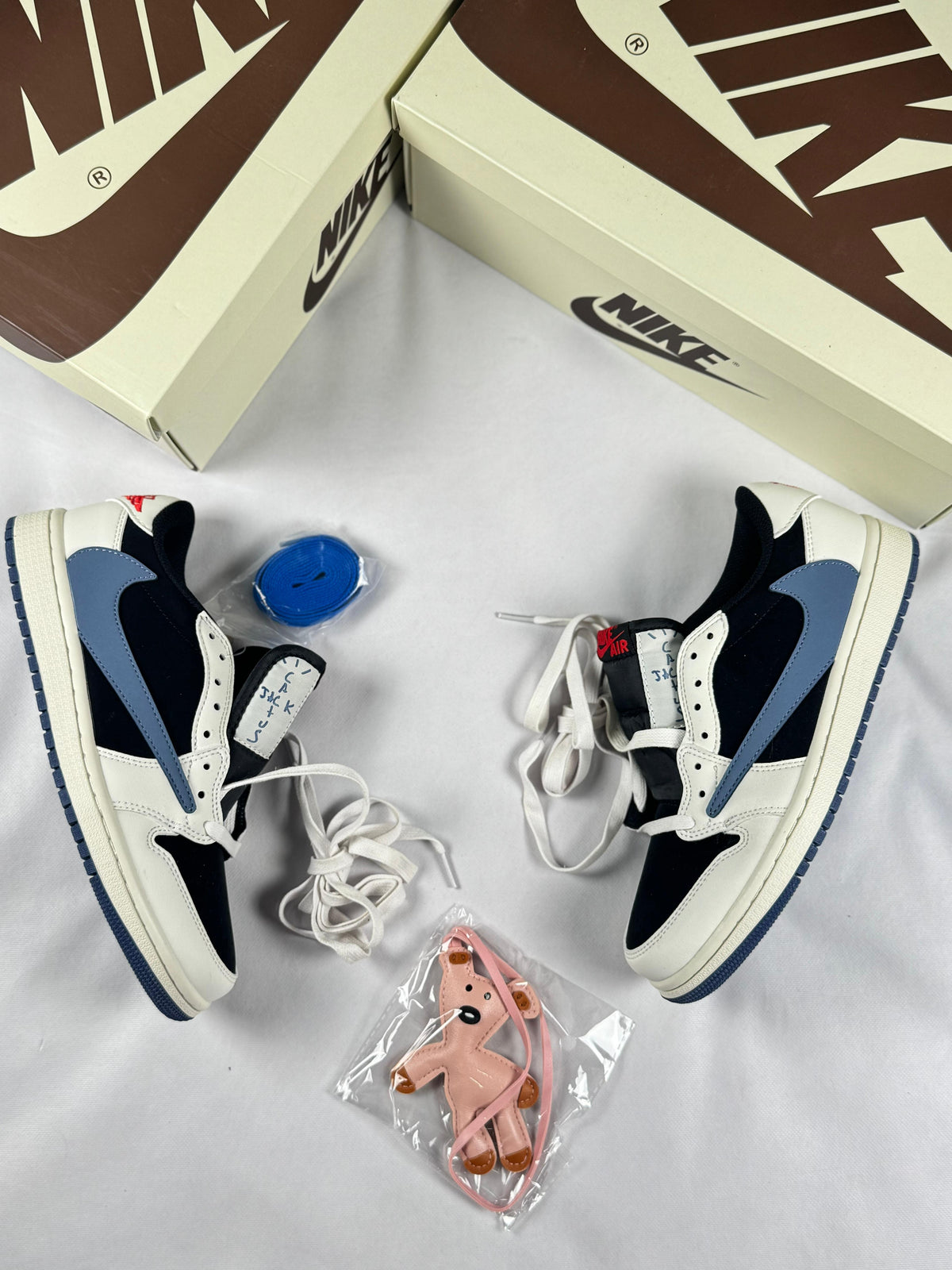 Nike Air Jordan 1 Low x Travis