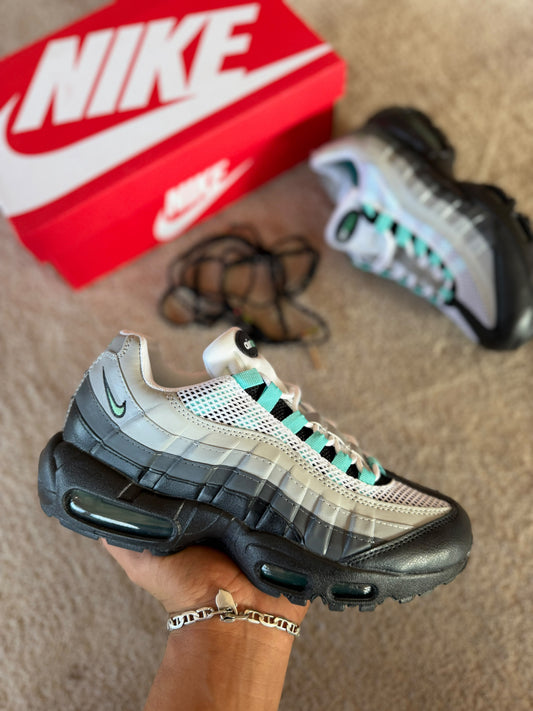 Nike Air Max 95 Triple Black