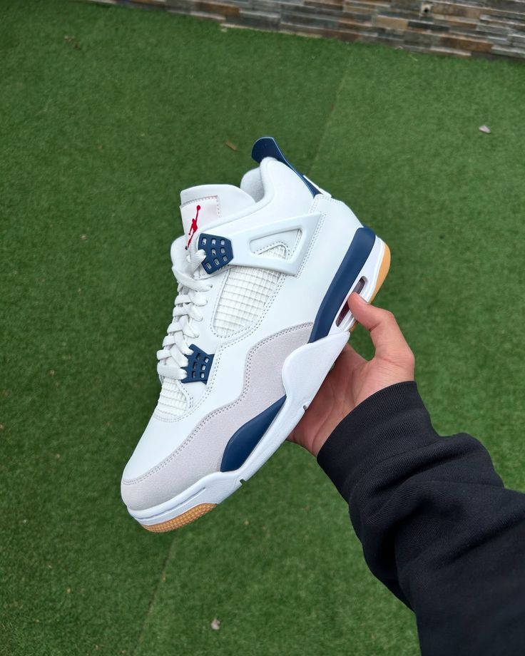 Jordan Retro 4 SB "Navy"